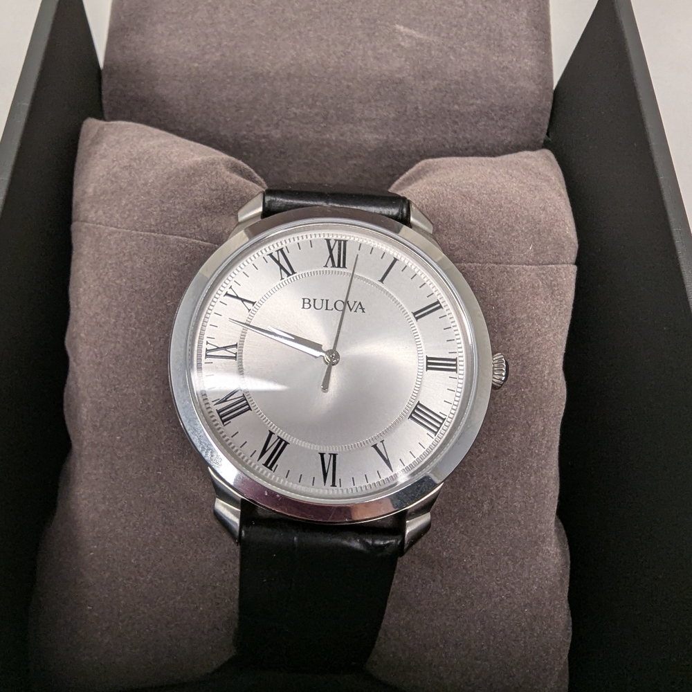 Elegant Bulova Silver Tone Watch with Black Leather Strap - Picture 2 of 11